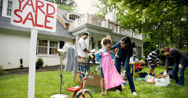 7 tips for throwing a successful garage sale Image