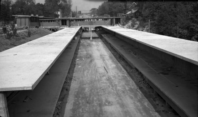 Yonge St. Subway, Rosedale Station - 1952 - via torontopubliclibrary.ca