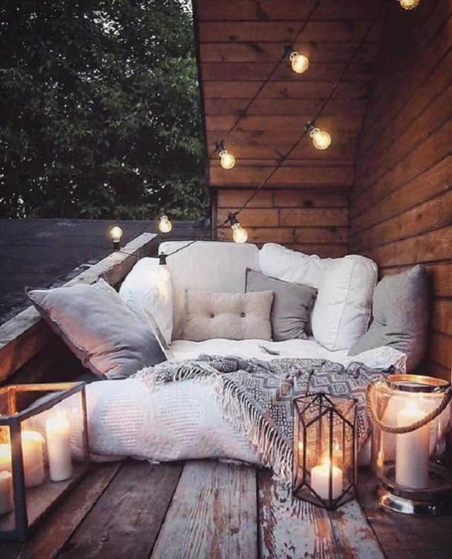 Make your home more romantic with intimate seating